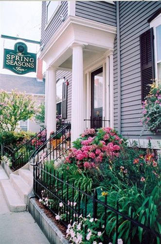 The Spring Seasons Inn Newport Bagian luar foto