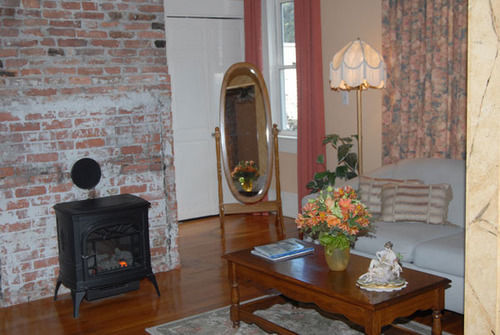 The Spring Seasons Inn Newport Bagian luar foto