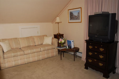 The Spring Seasons Inn Newport Bagian luar foto